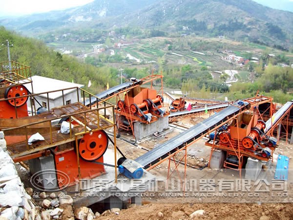 珍珠巖顎式破碎機(jī)客戶(hù)現(xiàn)場(chǎng)圖